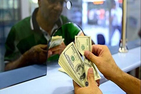 خبرگزاری مهر: قیمت دلار هم اکنون در پله ۵۷ هزار و ۹۰۰ تومان قرار گرفت